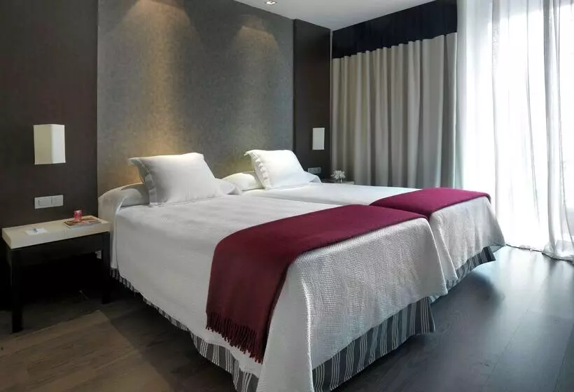 Отель NH Tenerife