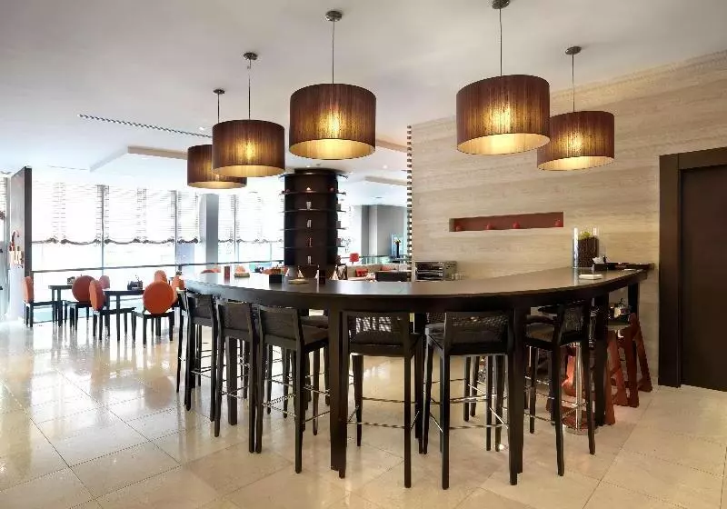 Отель NH Tenerife