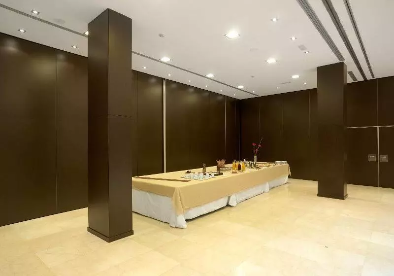 Отель NH Tenerife