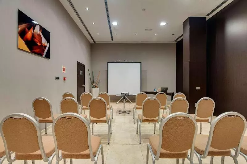 Отель NH Tenerife