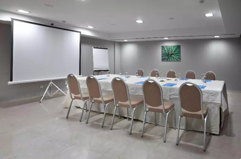 Отель NH Tenerife