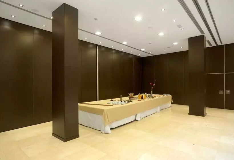 Отель NH Tenerife