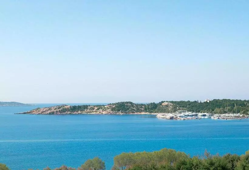 The Roc Club, A Grecotel Hotel To Live