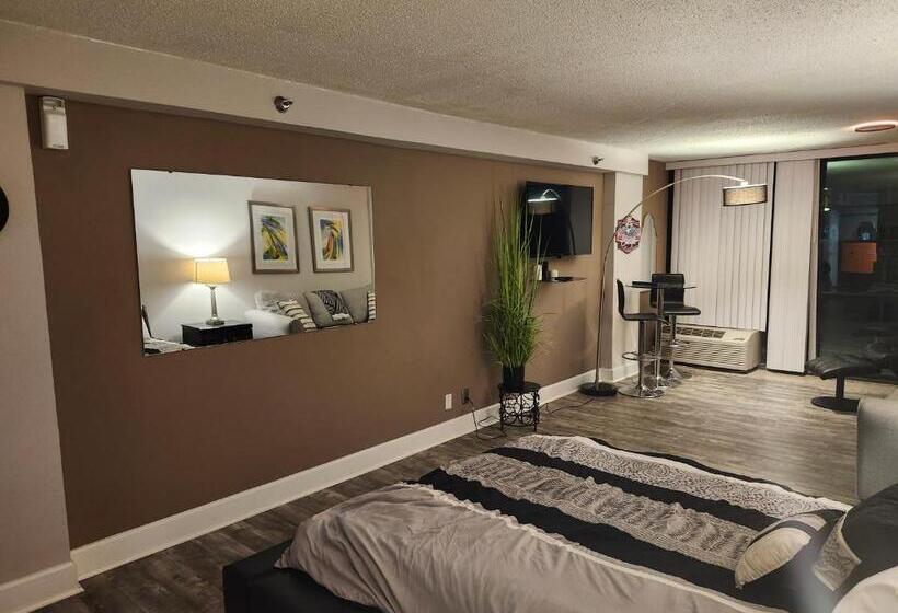 Beautiful Daytona Beach Oceanfront Condo