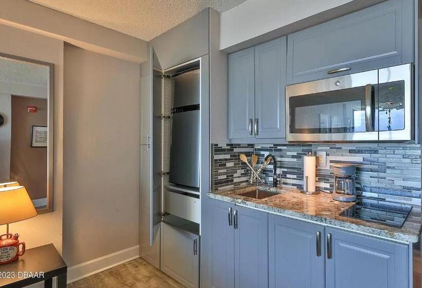 Beautiful Daytona Beach Oceanfront Condo