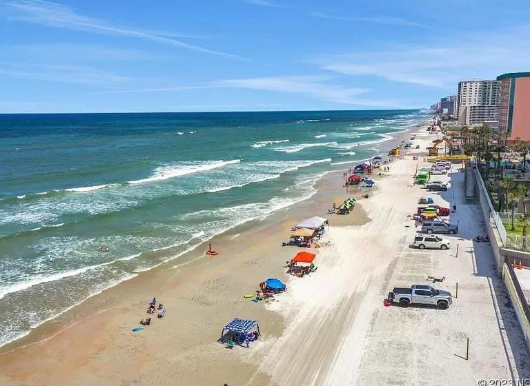 Beautiful Daytona Beach Oceanfront Condo