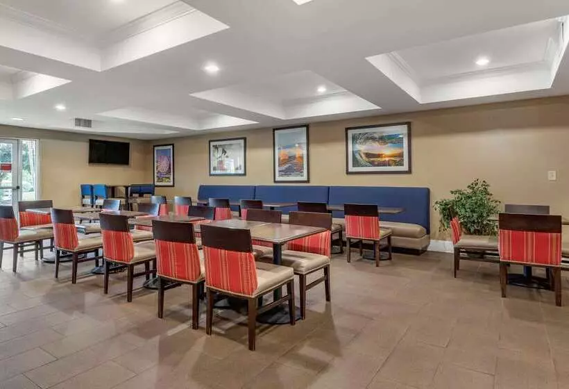 Отель Comfort Suites Myrtle Beach Central