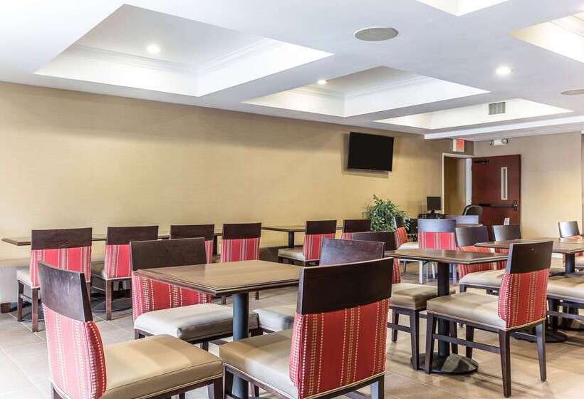 ホテル Comfort Suites Myrtle Beach Central