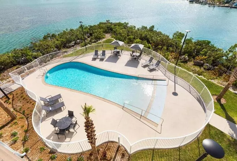 هتل Fairfield By Marriott Inn & Suites Marathon Florida Keys