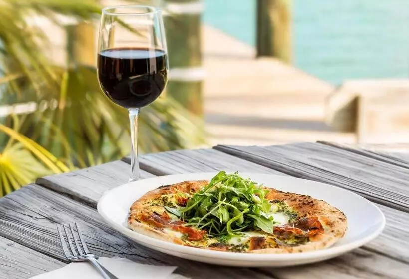 هتل Fairfield By Marriott Inn & Suites Marathon Florida Keys