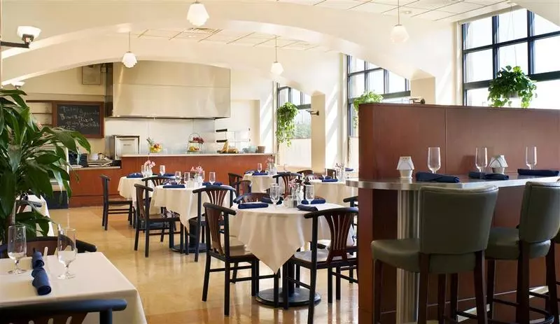 בית מלון כפרי Four Points By Sheraton Philadelphia Airport