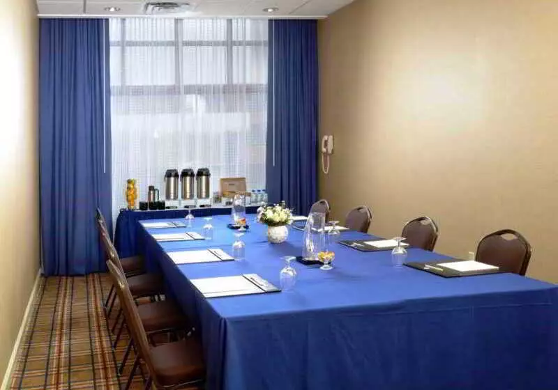 בית מלון כפרי Four Points By Sheraton Philadelphia Airport
