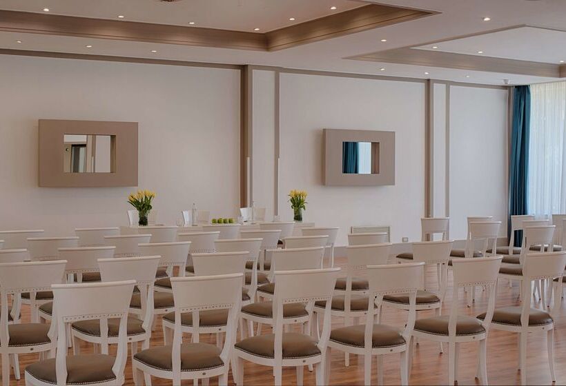 هتل NH Caltagirone Villa San Mauro