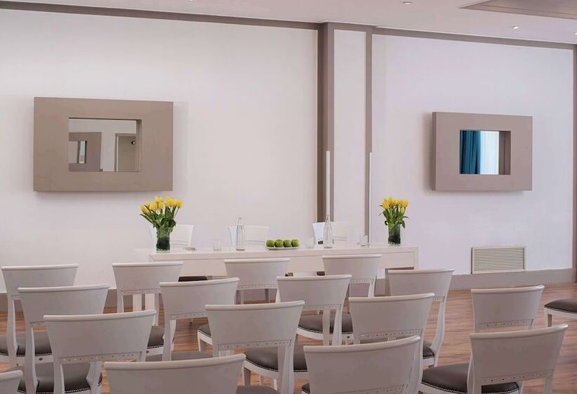 هتل NH Caltagirone Villa San Mauro