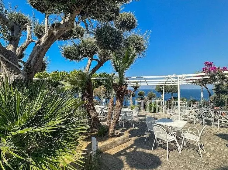 فندق Villaggio Villa Lubrense