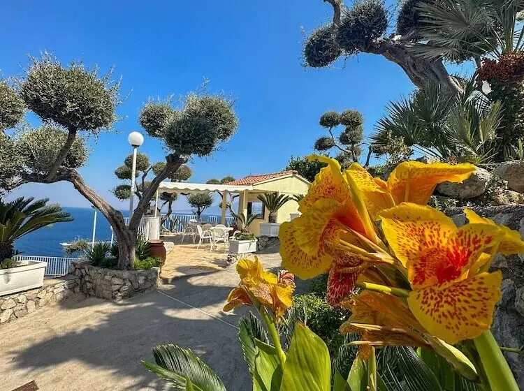 فندق Villaggio Villa Lubrense