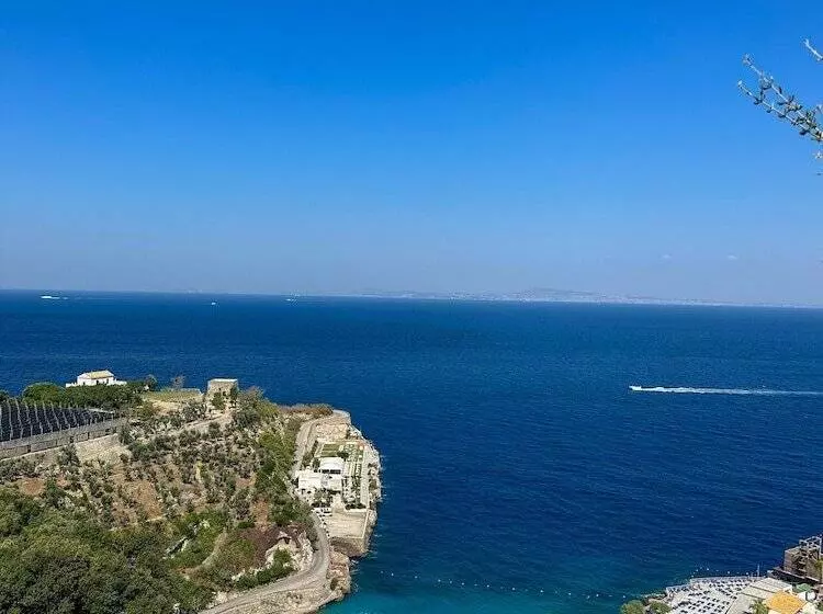 فندق Villaggio Villa Lubrense