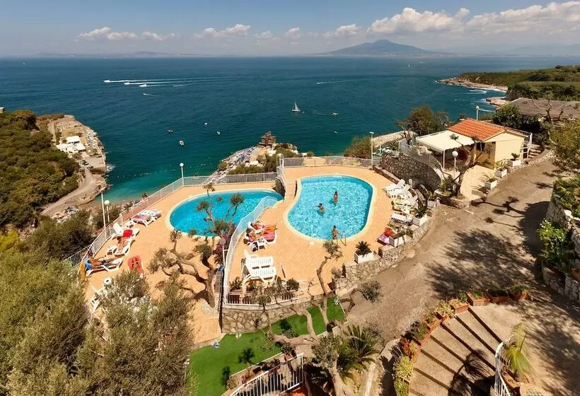 فندق Villaggio Villa Lubrense