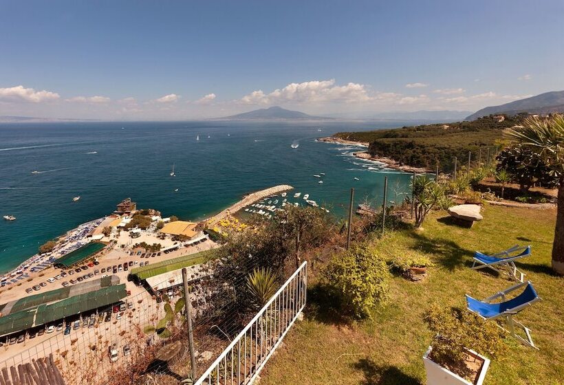 בית מלון כפרי Villaggio Villa Lubrense