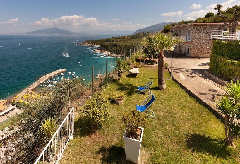 בית מלון כפרי Villaggio Villa Lubrense