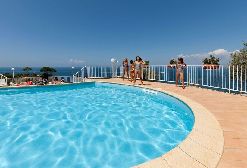 בית מלון כפרי Villaggio Villa Lubrense