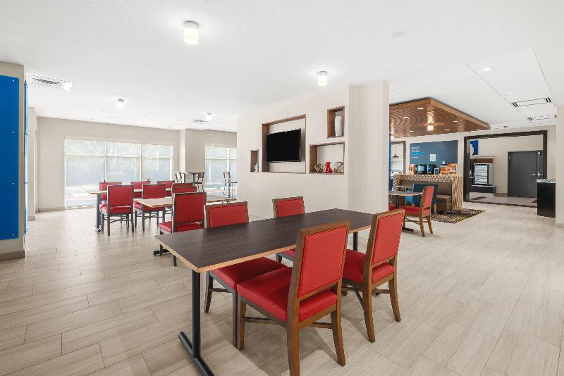 فندق Holiday Inn Express & Suites   Suisun City, An Ihg