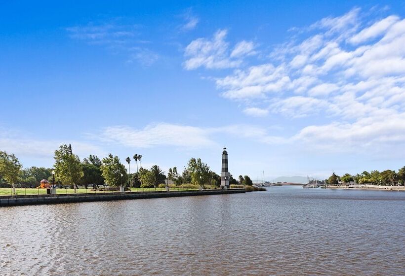 فندق Holiday Inn Express & Suites   Suisun City, An Ihg