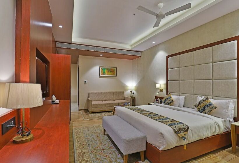 Hotel The Square Somnath