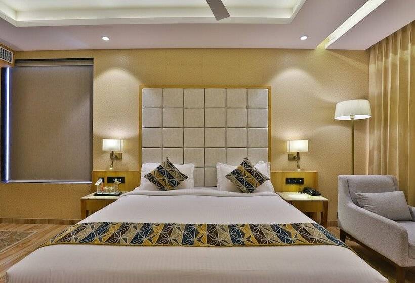 Hotel The Square Somnath