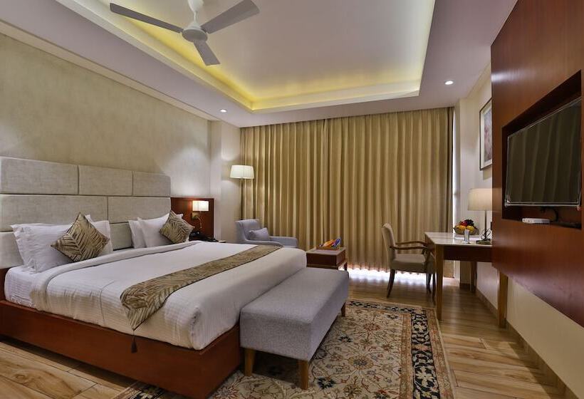 Hotel The Square Somnath