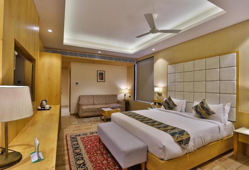 Hotel The Square Somnath