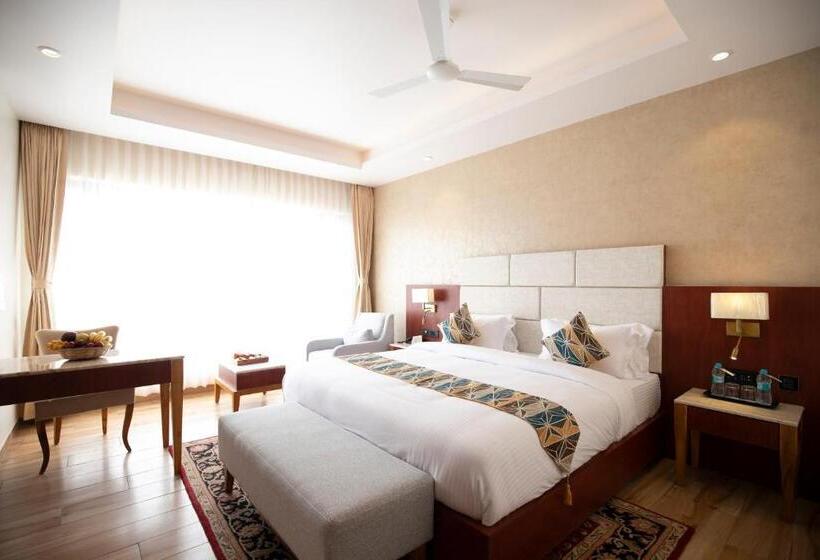 Hotel The Square Somnath