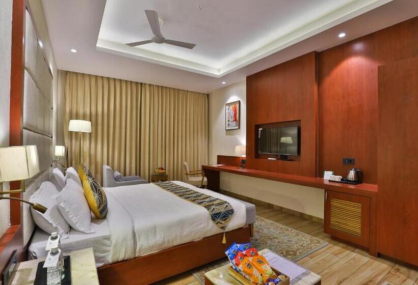 Hotel The Square Somnath