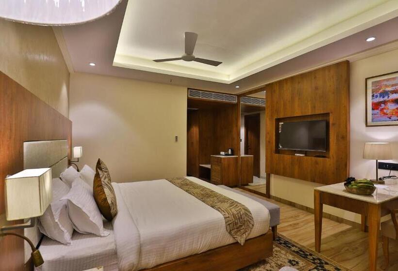 Hotel The Square Somnath