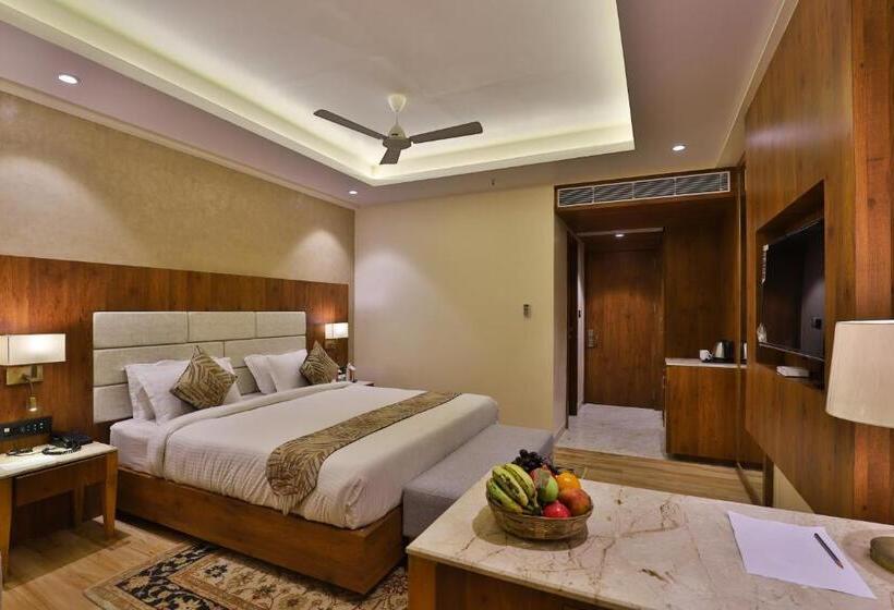 Hotel The Square Somnath