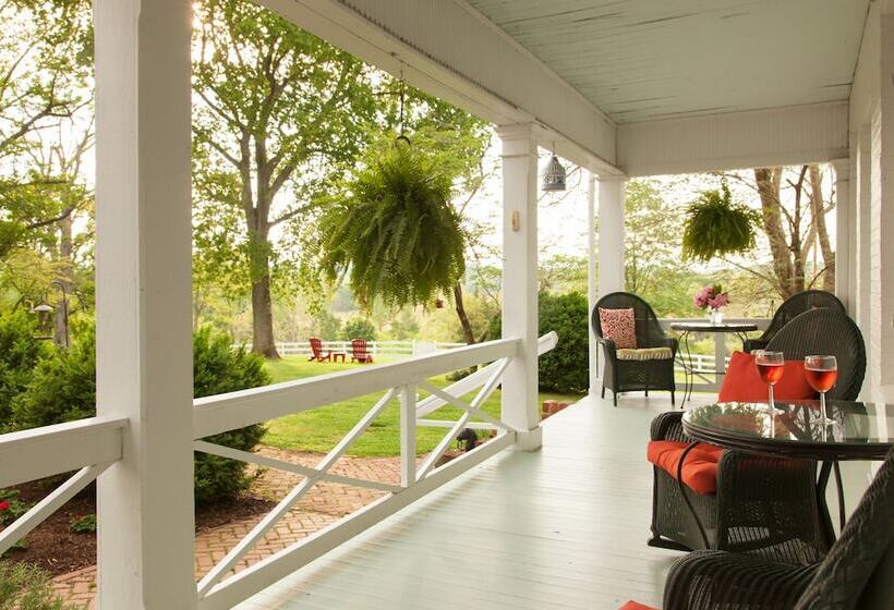 ベッドアンドブレックファースト Inn And Tavern At Meander