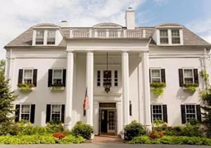 Aamiaismajoitus (B&B) Crabtree S Kittle House Restaurant & Inn