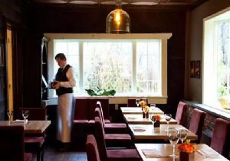 Aamiaismajoitus (B&B) Crabtree S Kittle House Restaurant & Inn