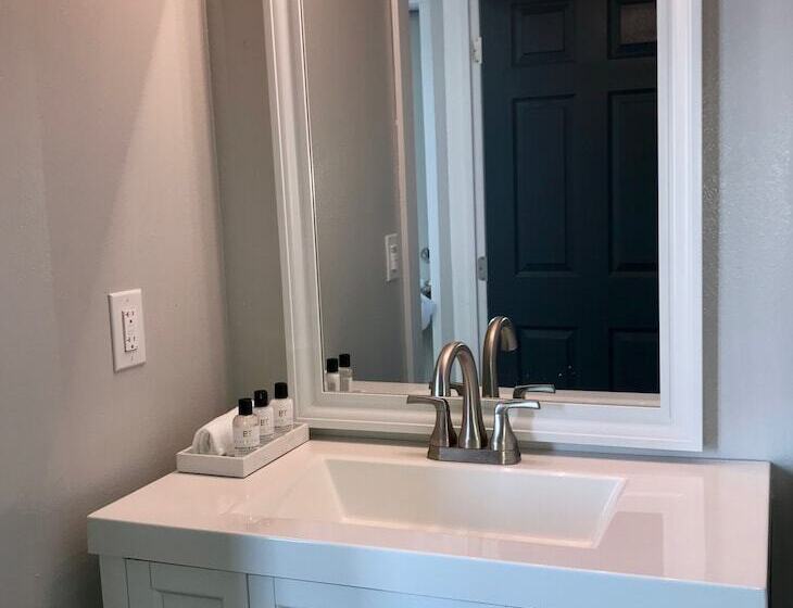 فندق Black Tree Resort