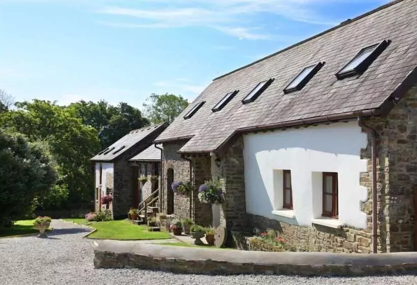 Maaseutuhotelli Birchill Farm Holiday Cottages