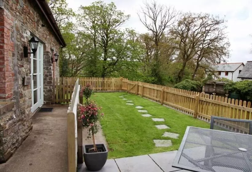 Maaseutuhotelli Birchill Farm Holiday Cottages