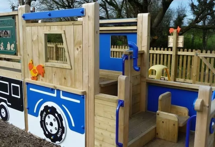 Maaseutuhotelli Birchill Farm Holiday Cottages