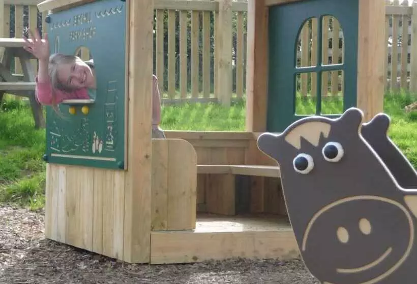 Maaseutuhotelli Birchill Farm Holiday Cottages