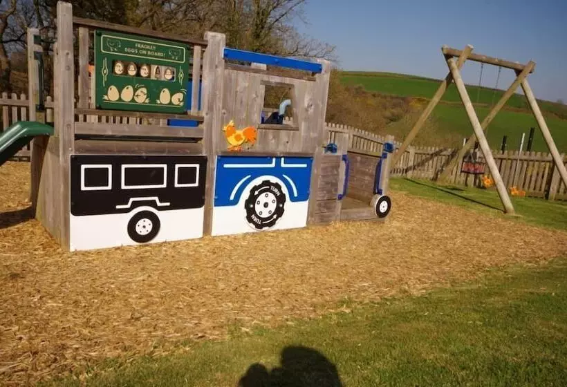 Maaseutuhotelli Birchill Farm Holiday Cottages