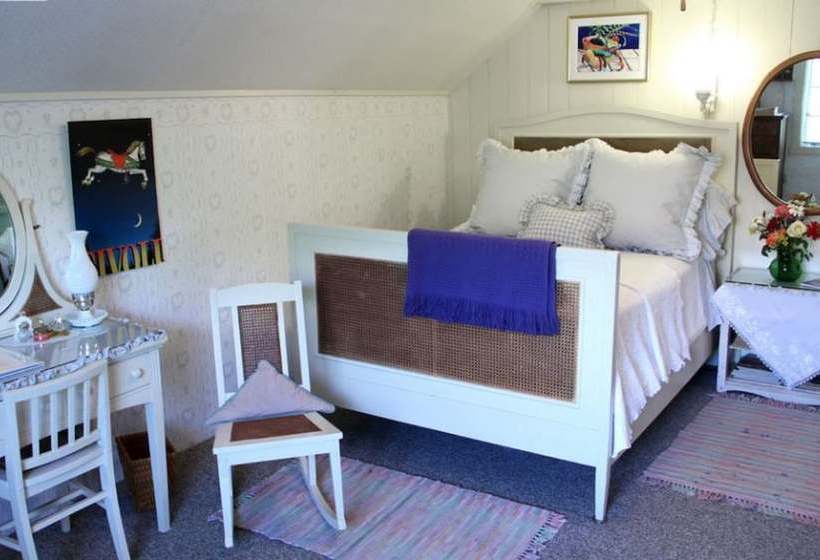 Wicky Up Ranch Bed And Breakfast