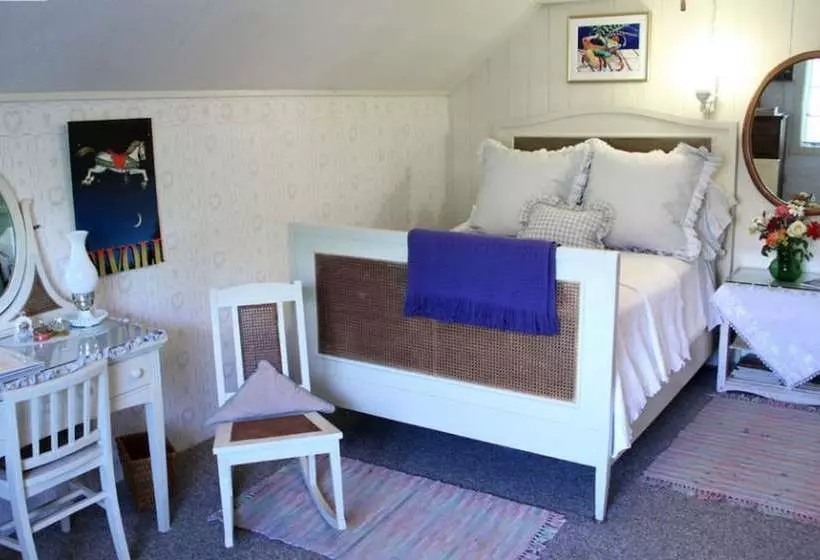 Wicky Up Ranch Bed And Breakfast