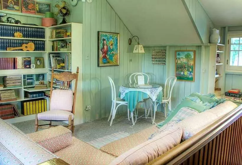 Wicky Up Ranch Bed And Breakfast