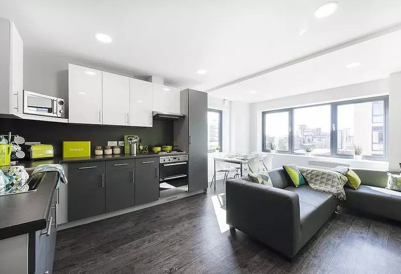 Retkeilymaja Austen House  Campus Accommodation