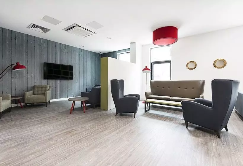 Retkeilymaja Austen House  Campus Accommodation