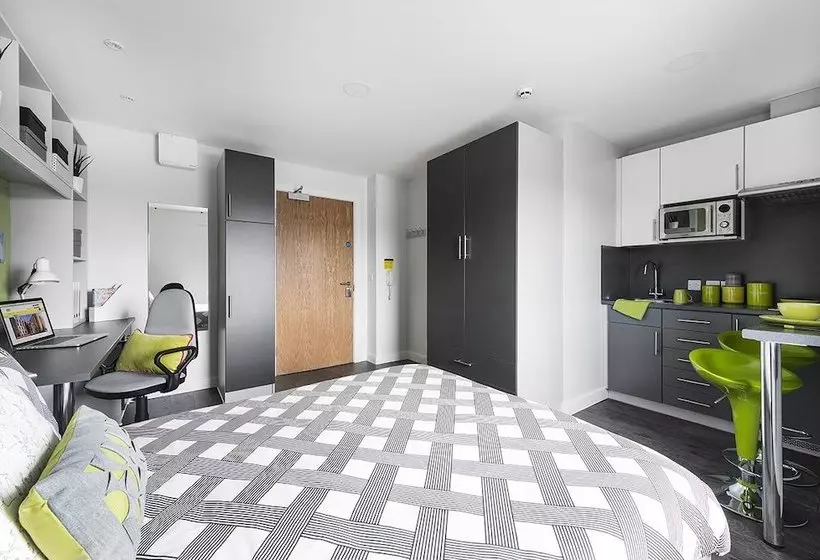 Retkeilymaja Austen House  Campus Accommodation